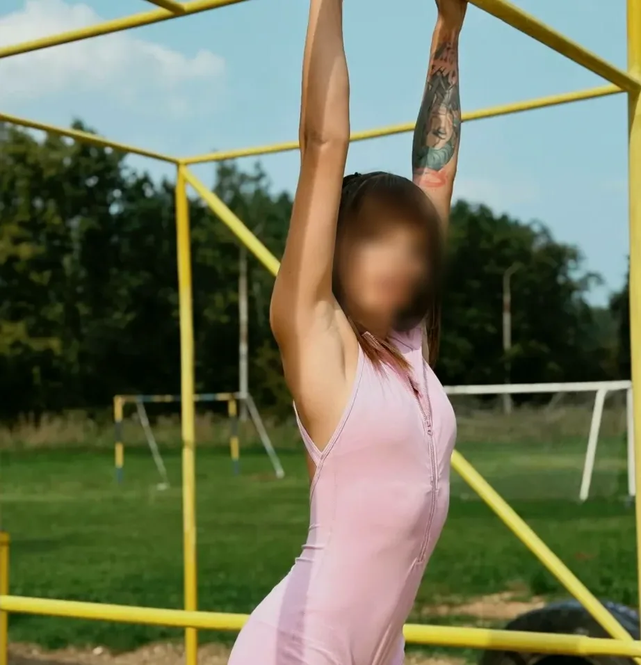 Caroline, 24