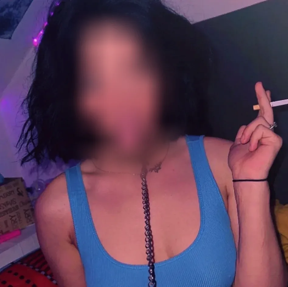 Elvira, 23