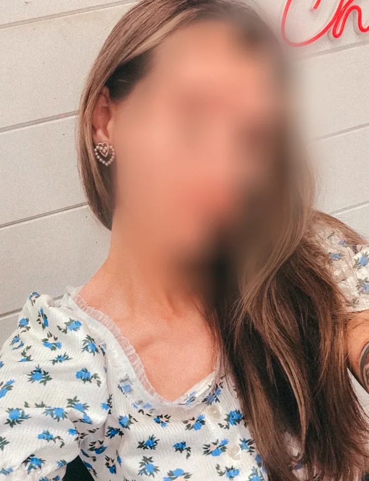 Emelie, 25