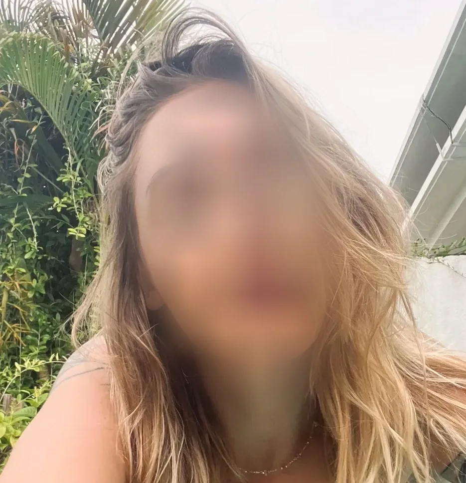 Eva, 26