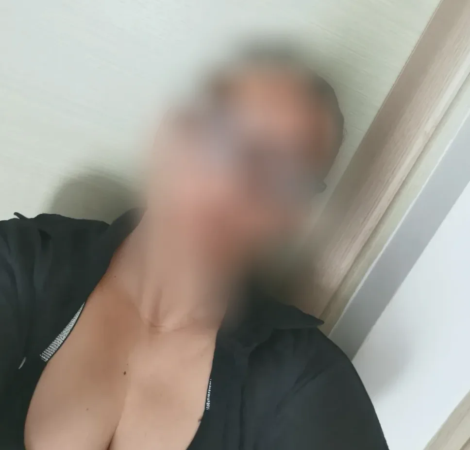 Isabelle, 37