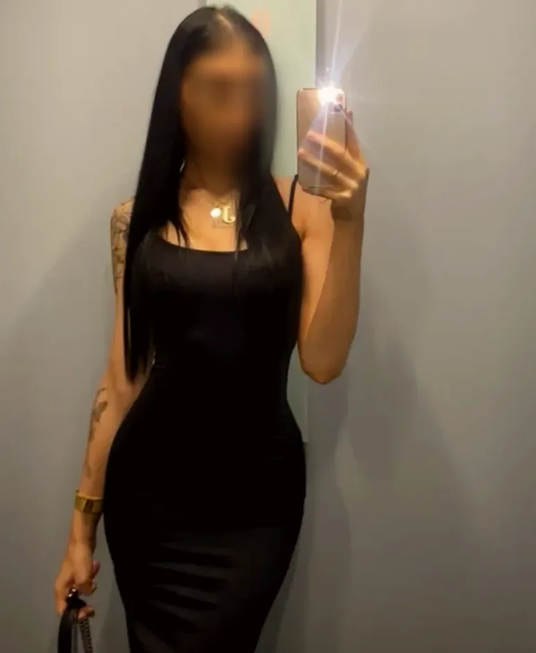 Nour, 20