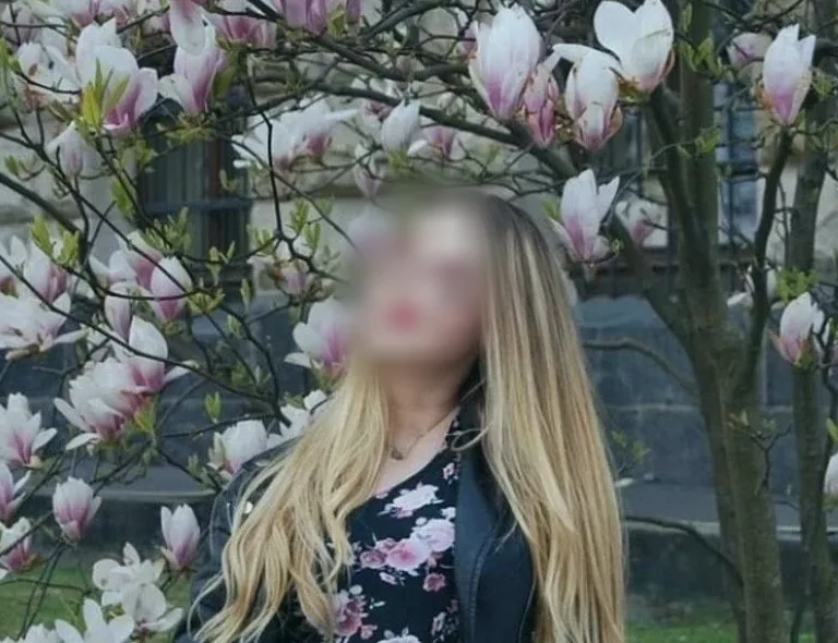 Rebecka, 25