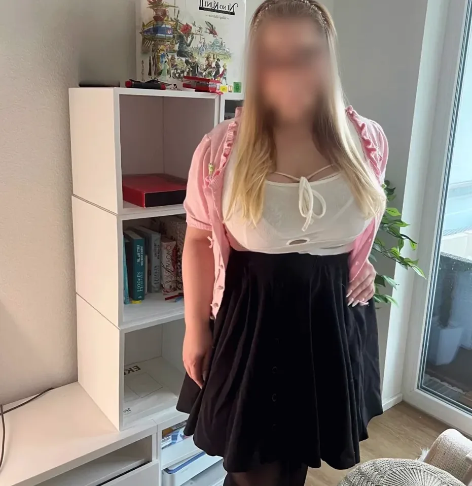 Selma, 32