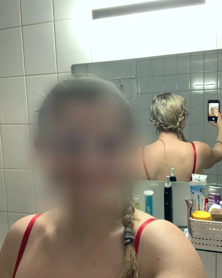 Vera, 39